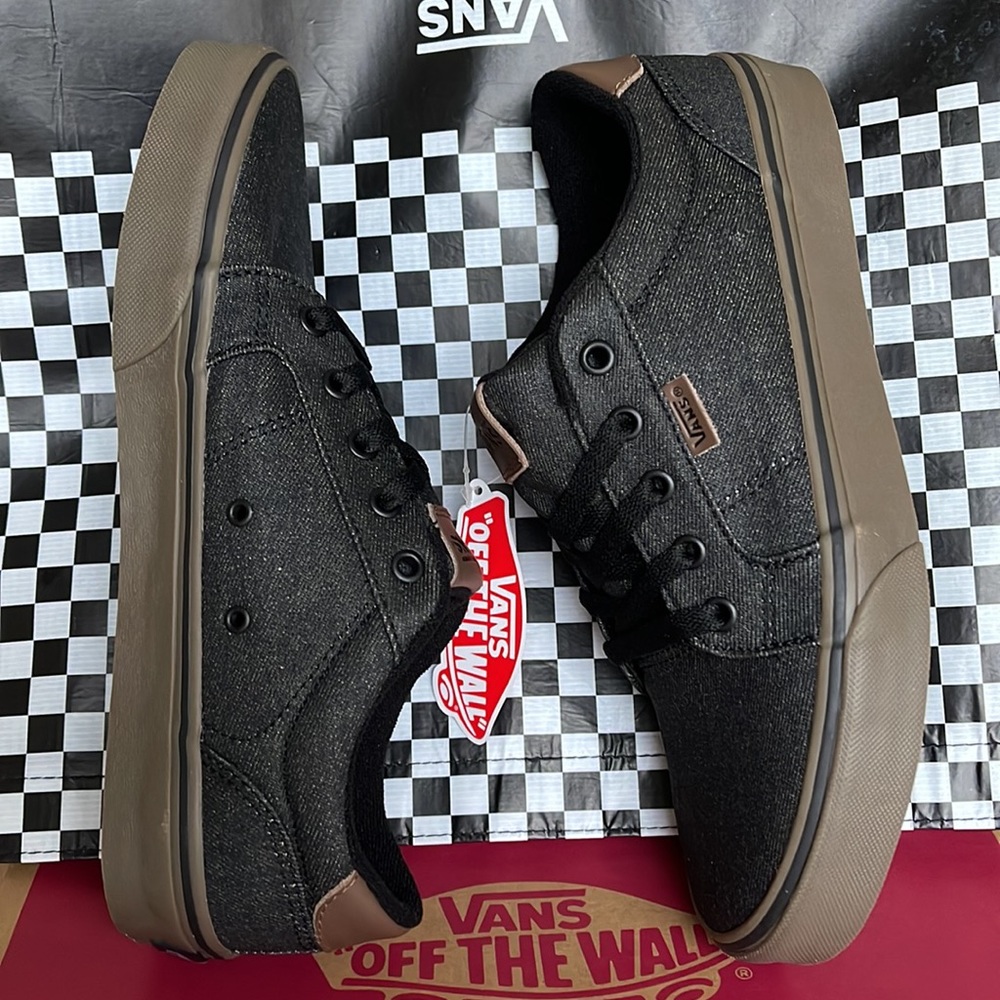 Vans Men’s Bishop
(Waxed Denim) Black/Gum
VN000NLUAKS
Sneakers - Picture 12 of 16